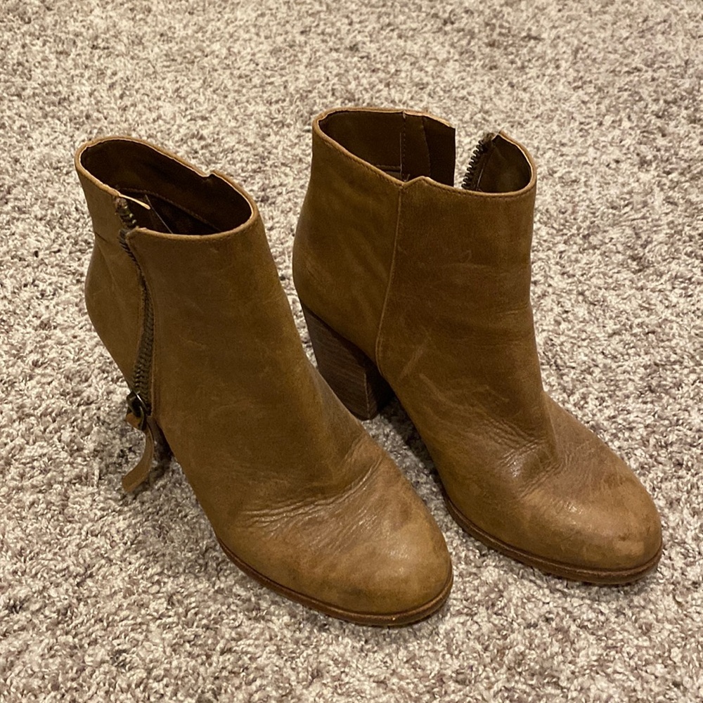 Gianni Bini booties